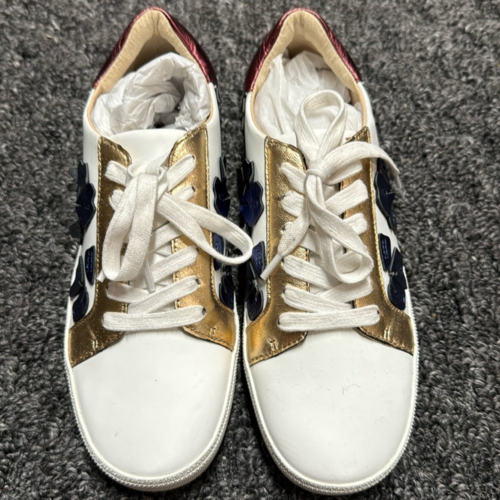 Vince Camuto White Leather Floral Lace-Up Claudinia Sneaker size 6.5